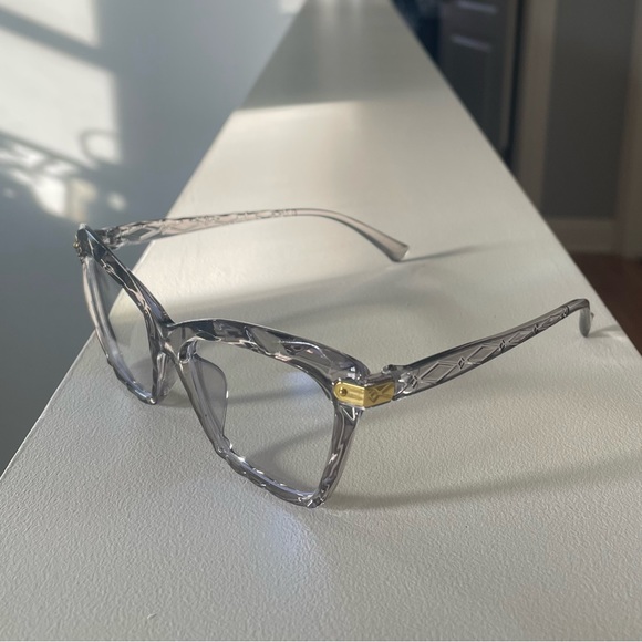 New”blue light”cat eye glasses with case for daily life.Color-clear/ light gray. - Picture 3 of 12